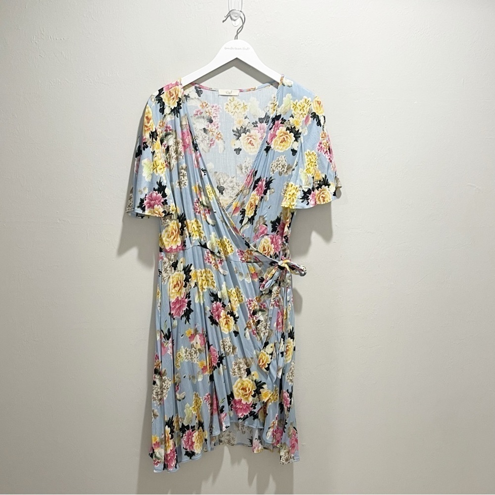 EASEL Women’s Blue Multi Floral True Wrap Dress Short Flutter Sleeves Size L